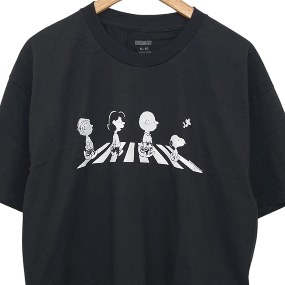 NWOT Peanuts Charlie Brown Snoopy Abbey Road The Beatles Graphic T-Shirt XL